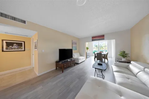 19380 Collins Ave # 220, Sunny Isles Beach FL 33160