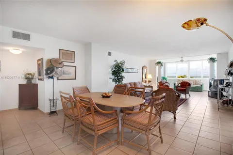 5005 Collins Ave # 319, Miami Beach FL 33140