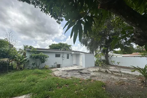 940 NW 34th Way, Lauderhill FL 33311