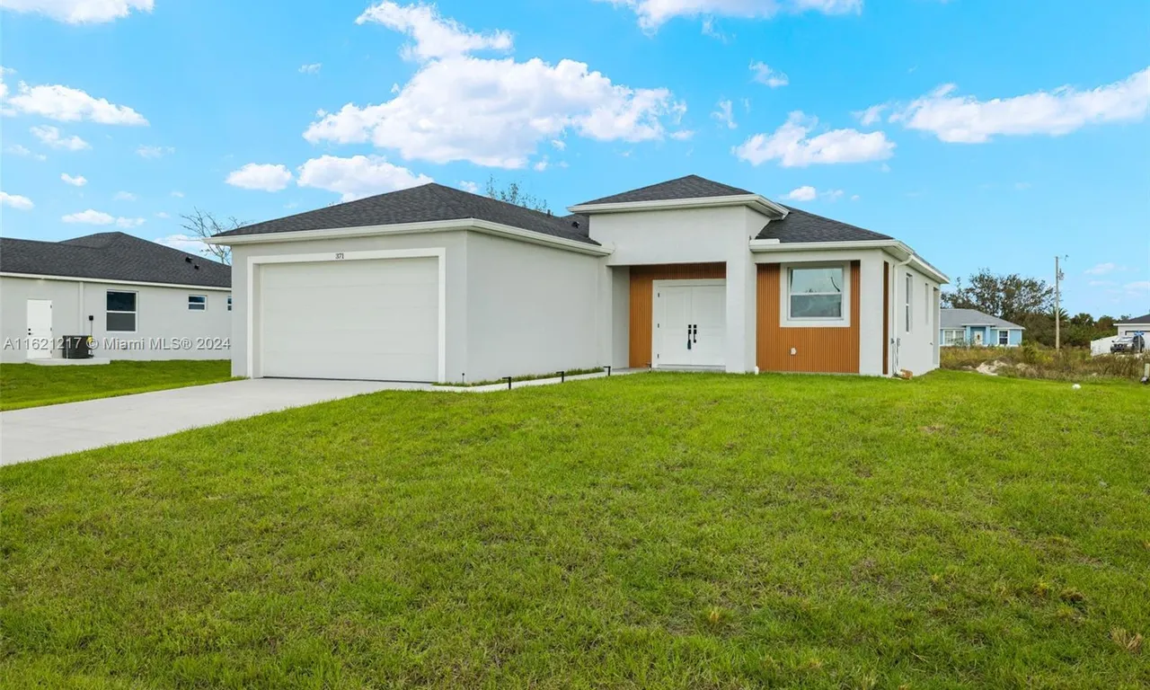 365 Pinehurst, Lehigh Acres FL 33974