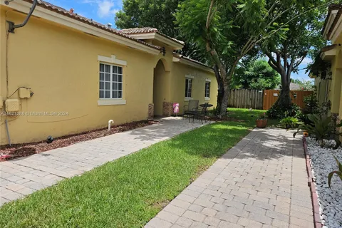 1225 NE 32nd Ave # 1225, Homestead FL 33033