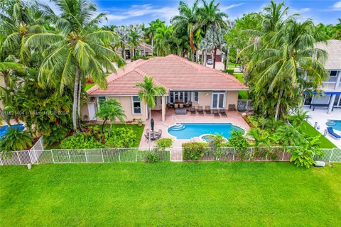 1525 Victoria Isle Way, Weston FL 33327