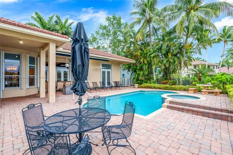 1525 Victoria Isle Way, Weston FL 33327