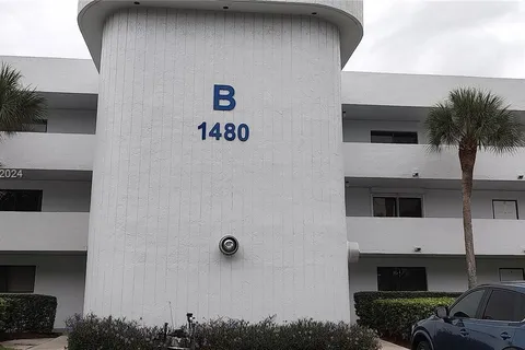 1480 Sheridan # 13B, Hollywood FL 33020