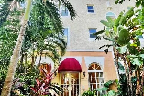 747 Michigan Ave # 203, Miami Beach FL 33139