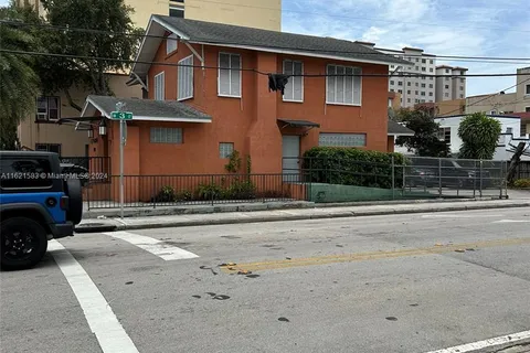 242 NW 12th Ave, Miami FL 33128