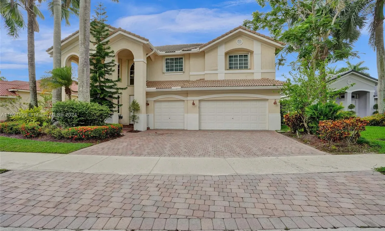 2531 Hunters Run Way, Weston FL 33327