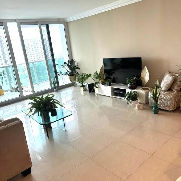 100 Bayview Dr # 1230, Sunny Isles Beach FL 33160