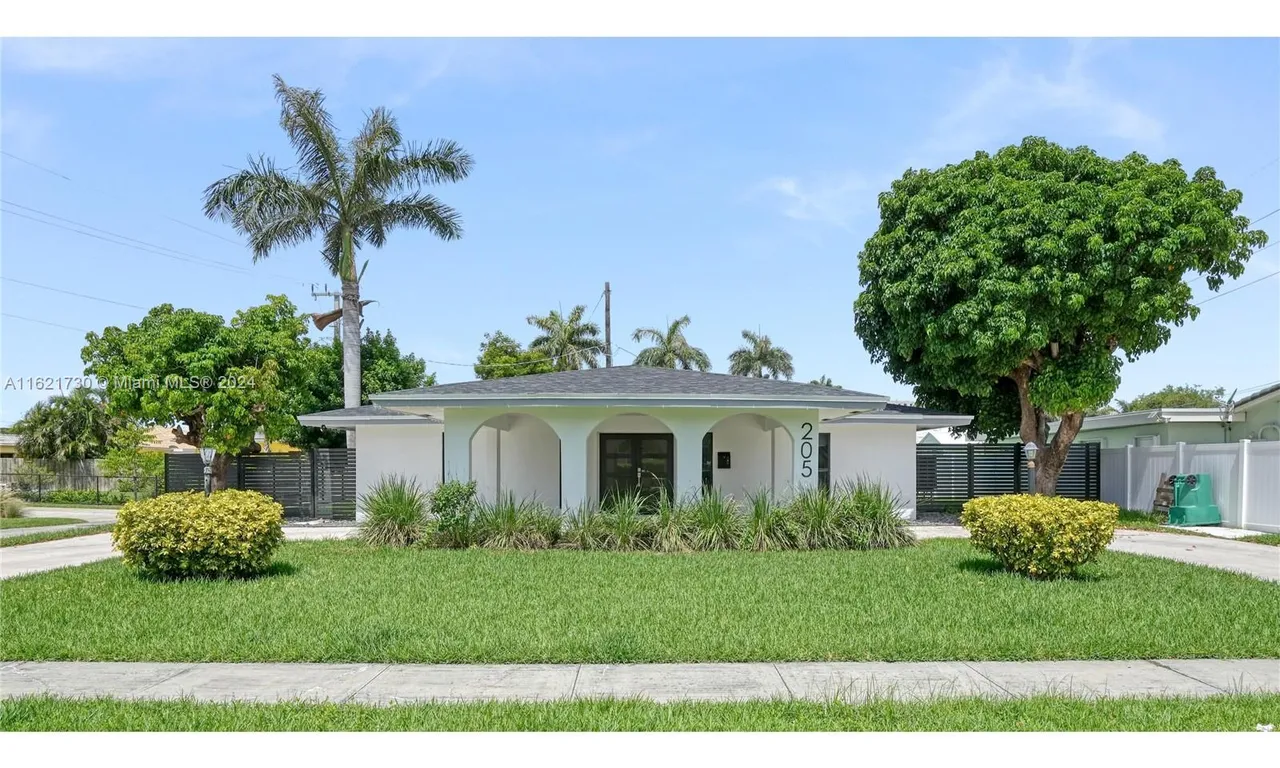 205 SE 3rd Ave, Dania Beach FL 33004