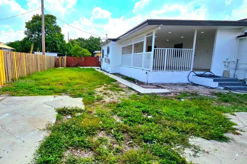 385 W 63rd St, Hialeah FL 33012