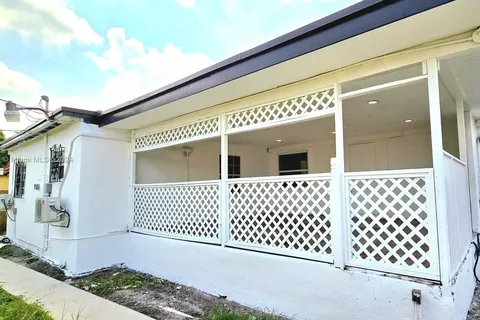 385 W 63rd St, Hialeah FL 33012