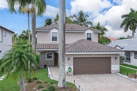 19185 NW 22nd St, Pembroke Pines FL 33029