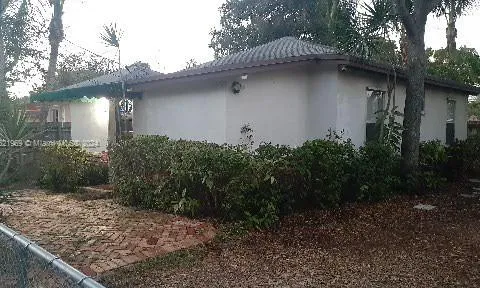 6049 SW 64 terr, South Miami FL 33143