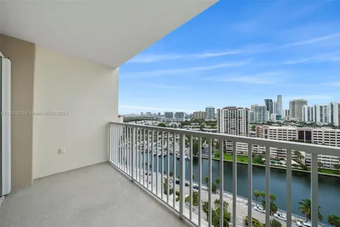 300 Bayview Dr # 1711, Sunny Isles Beach FL 33160