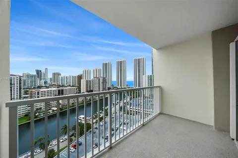 300 Bayview Dr # 1711, Sunny Isles Beach FL 33160