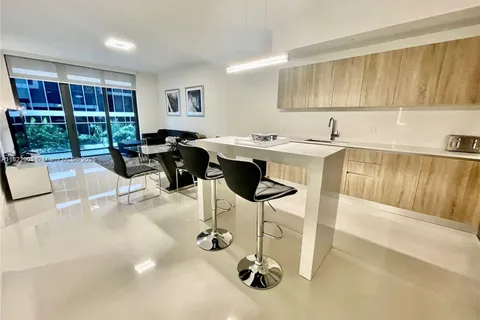 2960 NE 207th # 707, Aventura FL 33180