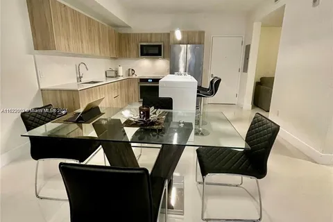 2960 NE 207th # 707, Aventura FL 33180