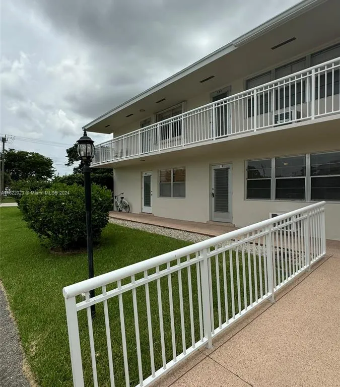 18 Hastings B # 18, West Palm Beach FL 33417