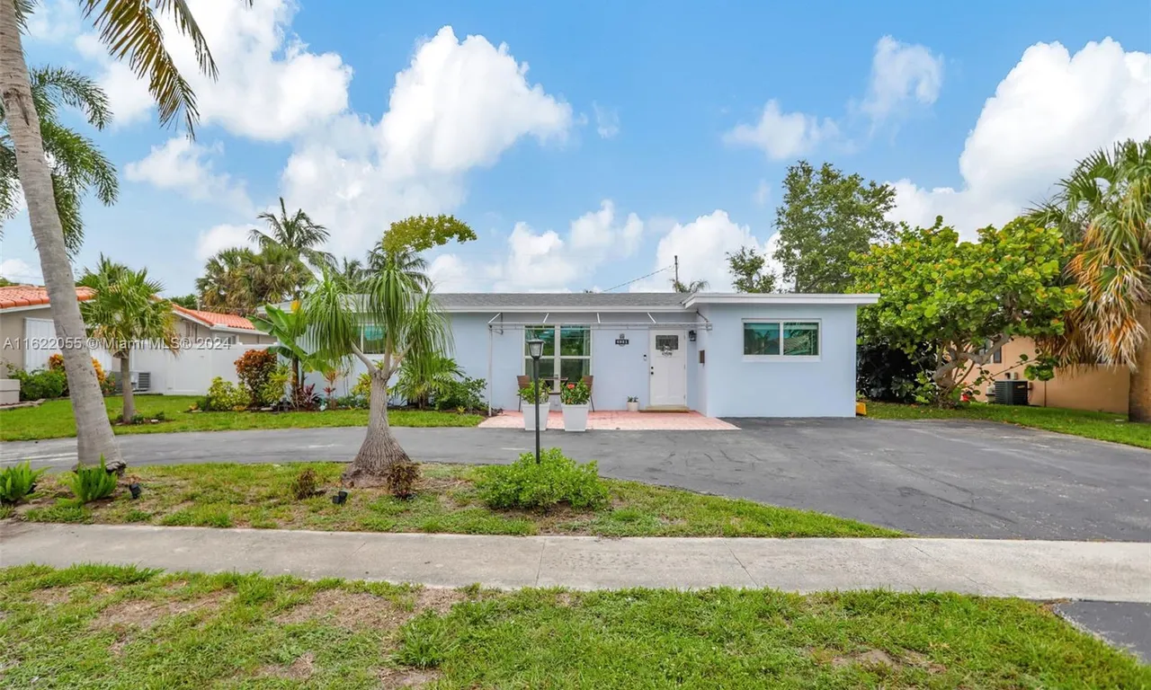 4921 NE 23rd Ave, Lighthouse Point FL 33064