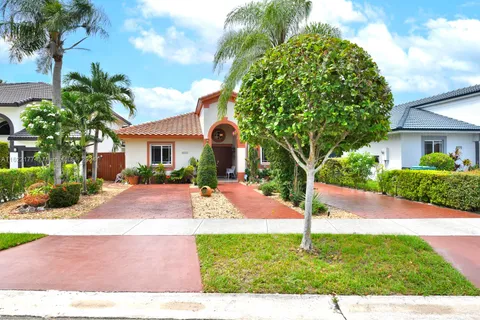 8910 NW 153rd Ter, Miami Lakes FL 33018