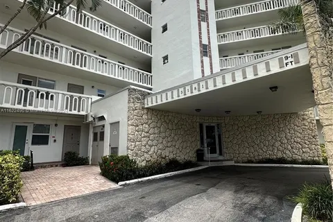 3181 S Ocean Dr # 403, Hallandale Beach FL 33009