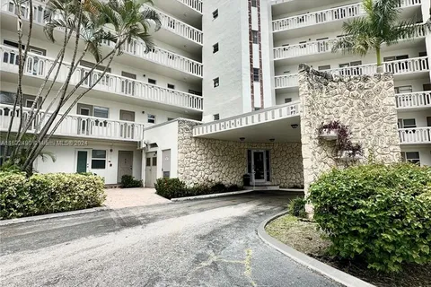 3181 S Ocean Dr # 403, Hallandale Beach FL 33009