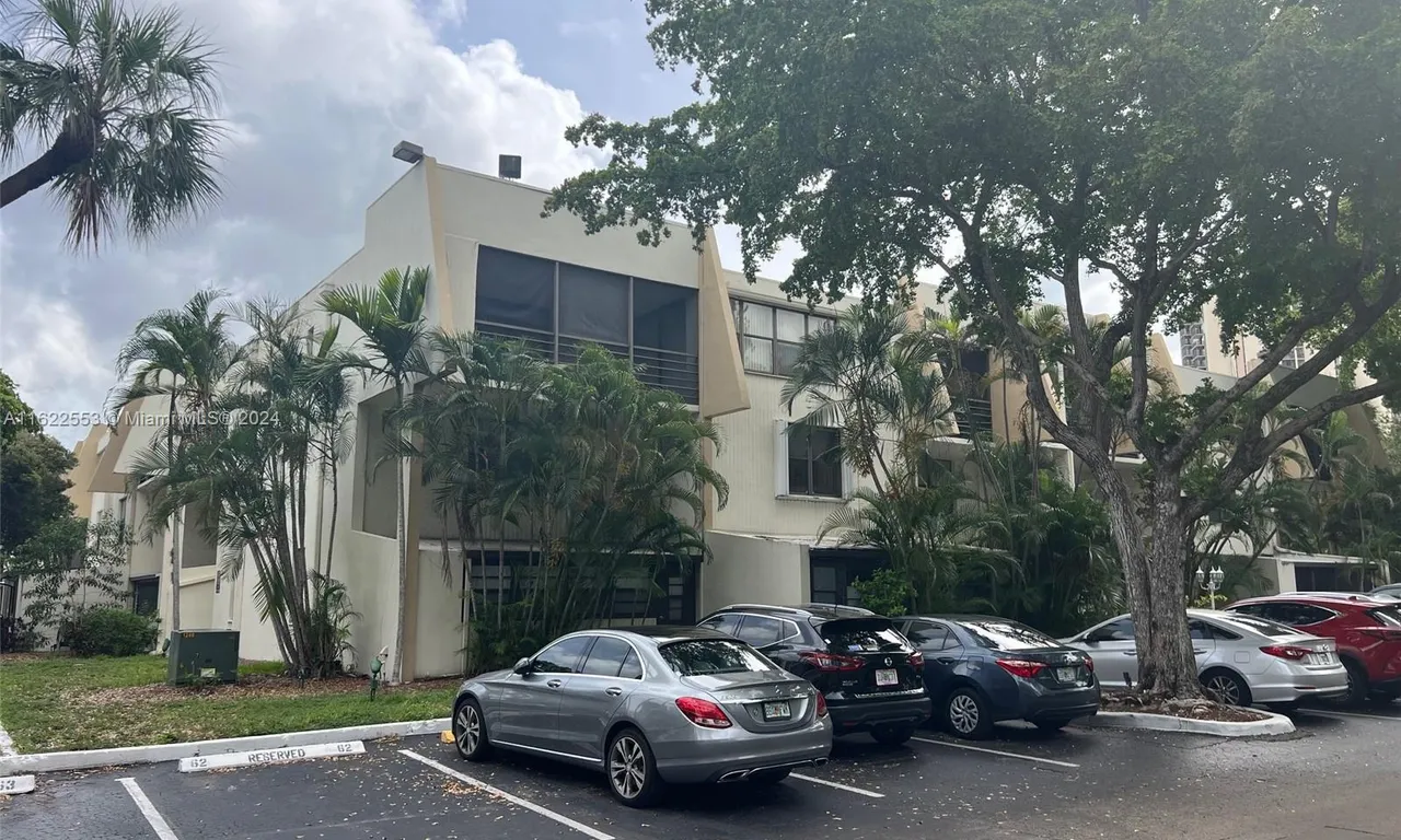 20200 W Country Club Dr, Aventura FL 33180