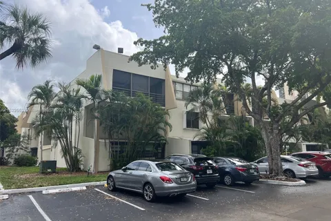 20200 W Country Club Dr, Aventura FL 33180