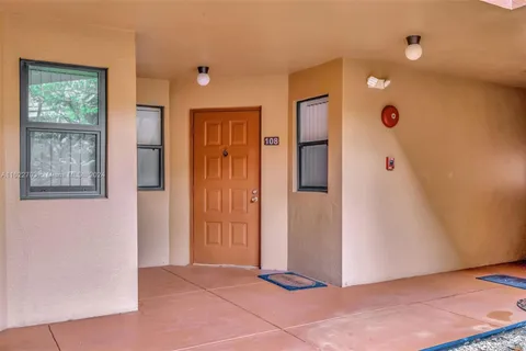 15495 N Miami Lakeway N # 4, Miami Lakes FL 33014