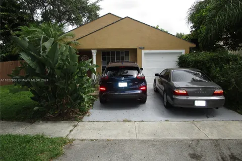 1490 SW 85th Ter, Pembroke Pines FL 33025