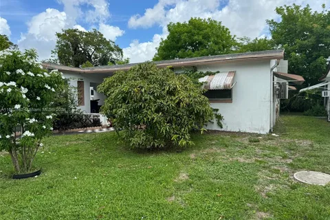 5139 NW 43rd Ct, Lauderdale Lakes FL 33319