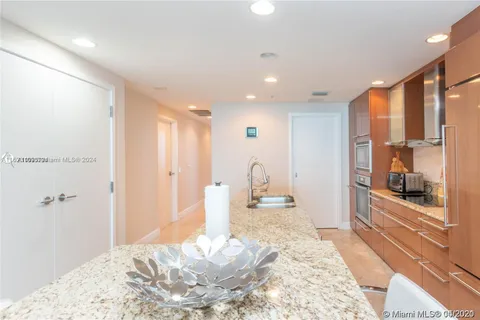 3801 Collins Ave # 1102, Miami Beach FL 33140