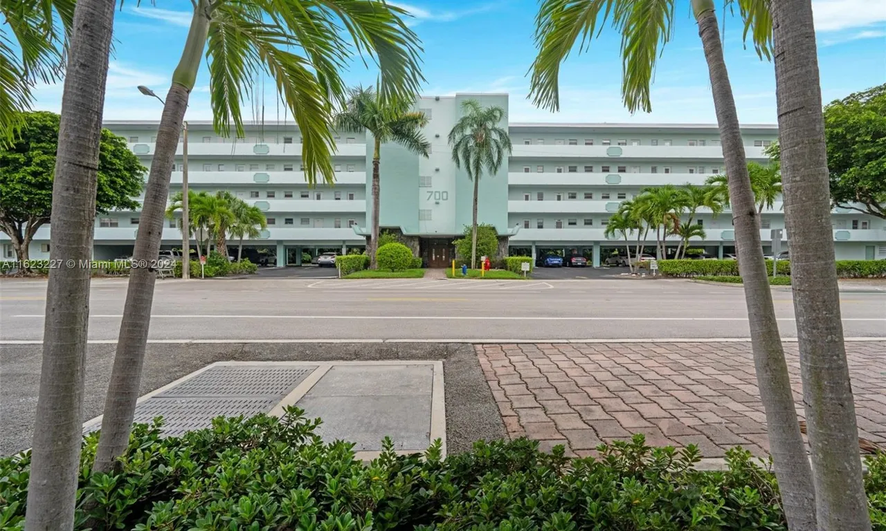 700 NE 14th Ave # 204, Hallandale Beach FL 33009