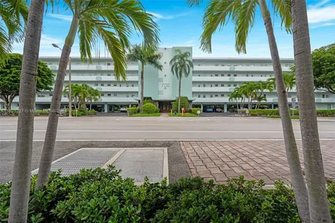 700 NE 14th Ave # 204, Hallandale Beach FL 33009