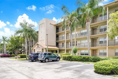 700 SW 137th Ave # 212H, Pembroke Pines FL 33027