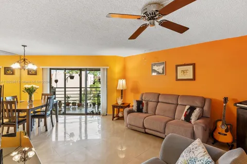 6555 W Broward Blvd # 404, Plantation FL 33317