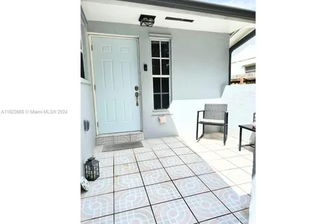 20500 SW 92nd Pl, Cutler Bay FL 33189