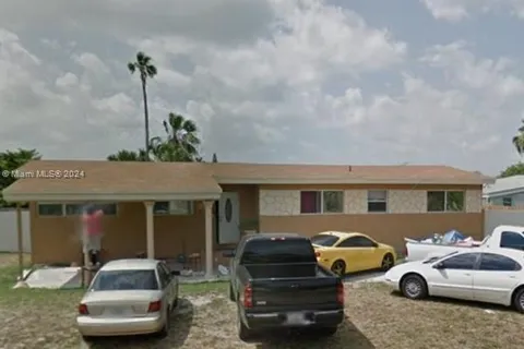 17740 Myrtle Lake Dr, Miami Gardens FL 33056