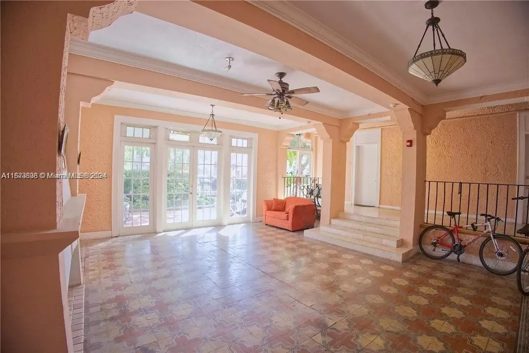 642 Michigan Ave # 8, Miami Beach FL 33139