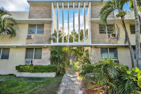 4740 Pine Tree Dr # 31, Miami Beach FL 33140