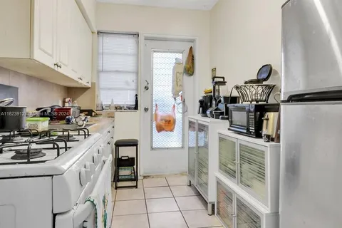 4740 Pine Tree Dr # 31, Miami Beach FL 33140