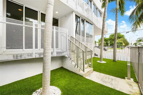 2100 Park Ave # 108, Miami Beach FL 33139