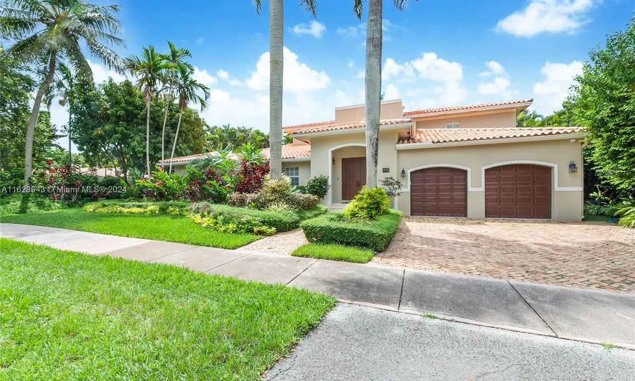 928 Placetas Ave, Coral Gables FL 33146