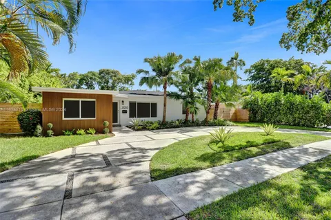 2055 Alamanda Dr, North Miami FL 33181