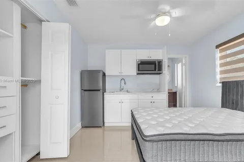 10460 SW 43rd St # 1, Miami FL 33165