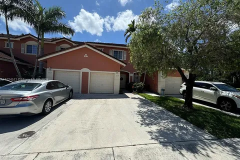 1014 NW 100th Ave # 7, Pembroke Pines FL 33024