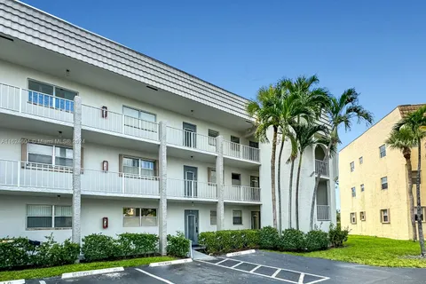 8325 Sunrise Lakes Blvd # 312, Sunrise FL 33322