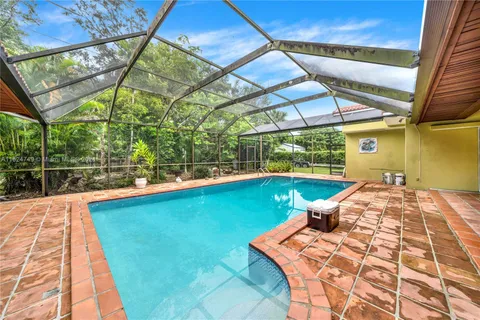 7501 SW 84th Ct, Miami FL 33143