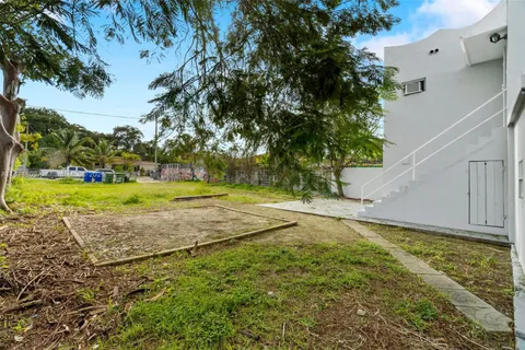 2177 NW 27th St, Miami FL 33142