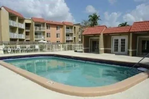 8180 Geneva Ct # 226, Doral FL 33166